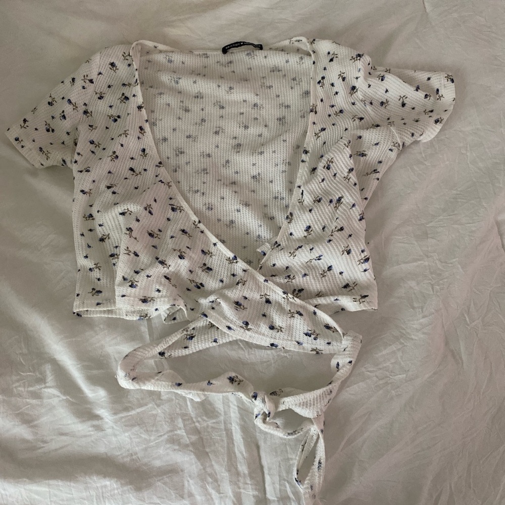 White cropped t shirt from Brandy Melville